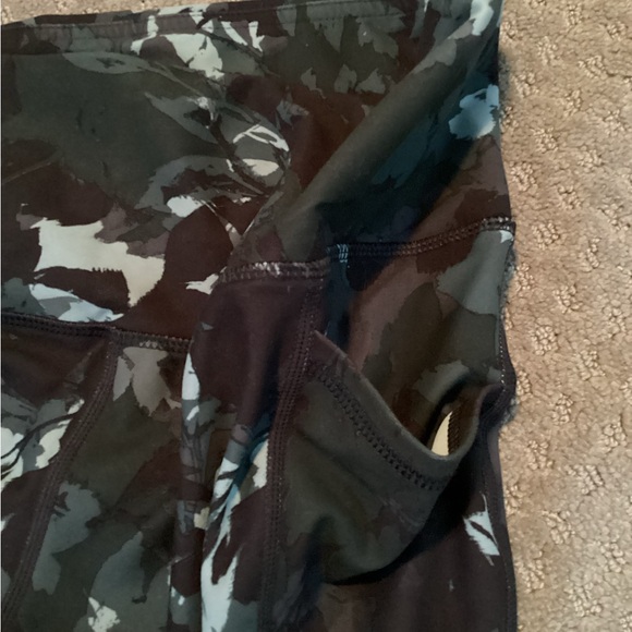 RBX workout/ yoga Leggings, floral print, capri length, size Medium - Picture 7 of 8